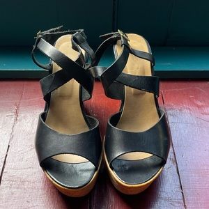 Aldo Wedge Sandals Black leather and faux wood